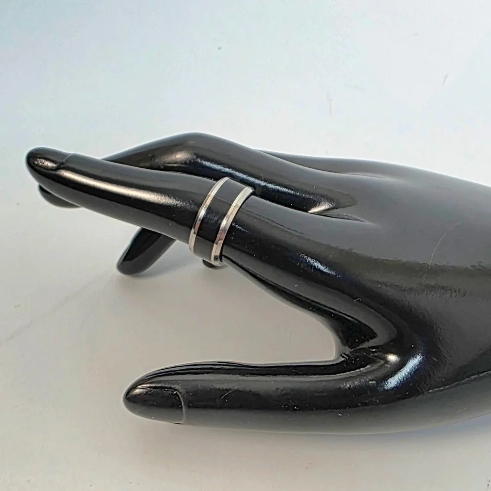 Mens Stainless Steel & Black Band‎ Ring Size 7.5 Minimalist Modern Wedding Band